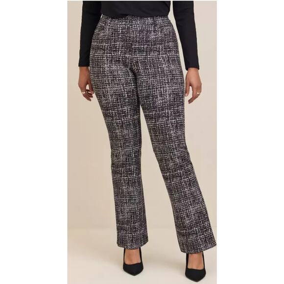 Torrid Bombshell Boot Studio Luxe Ponte High Rise Pant Size 24R NWT - Picture 1 of 5
